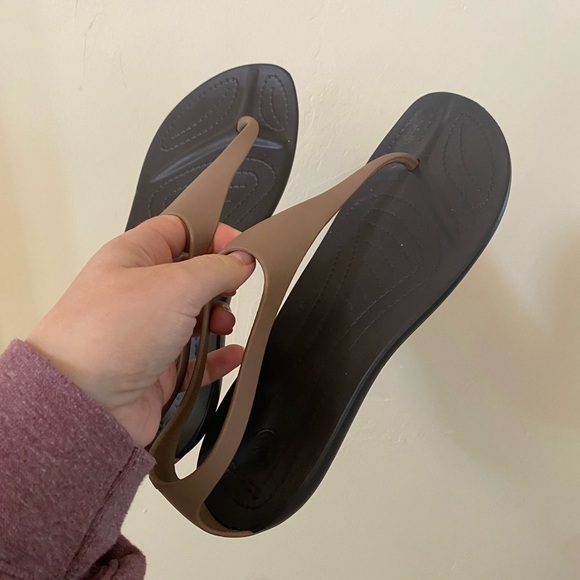 Women’s Size 8 Crocs Sexi Flip Brown Minimalist T-Strap Slingback Sandals - Picture 6 of 6